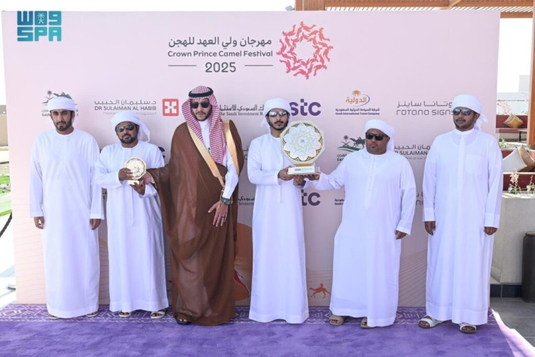 محافظ الطائف يتوّج الملاّك الفائزين بكؤوس فئة “اللقايا” ضمن مهرجان ولي العهد للهجن