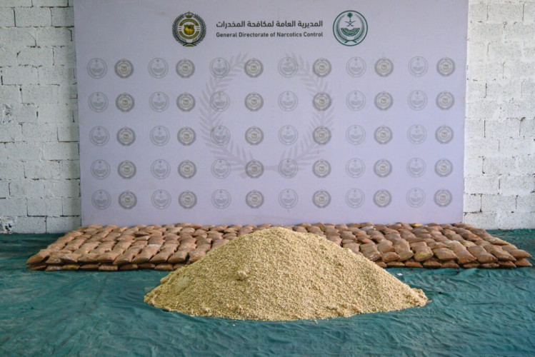 المتحدث الأمني لوزارة الداخلية: ضبط (6,875,000) قرص من مادة الإمفيتامين المخدر منقولة من الجمهورية اللبنانية في محاولة لتهريبها إلى إحدى الدول عبر ميناء جدة الإسلامي