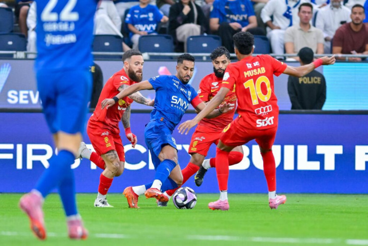 الهلال يتعادل مع القادسية بنتيجة (2-2)
