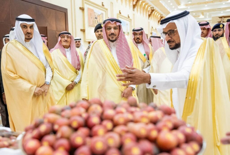 أمير القصيم يرعى حفل مهرجان السكرية الحمراء بالمذنب