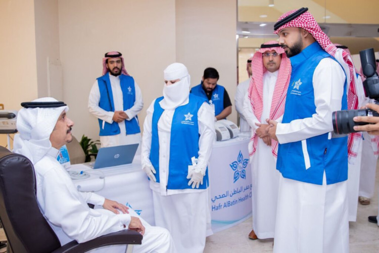 محافظ حفر الباطن يدشّن حملة التطعيم ضد الإنفلونزا ومبادرة “حنّا نجيك” لتعزيز الرعاية الصحية الشاملة