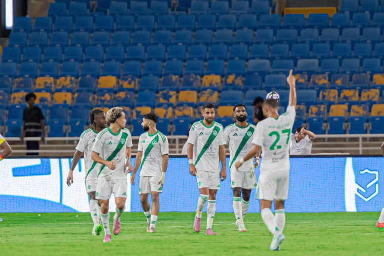 ‏‎الأهلي يفوز على الحزم بهدفين دون ردّ