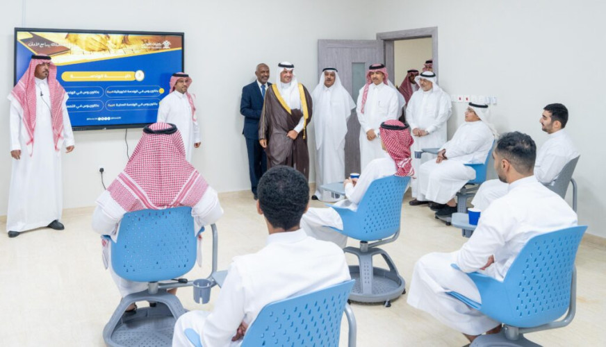 سمو محافظ الأحساء يزور كليات الأولى بالأحساء