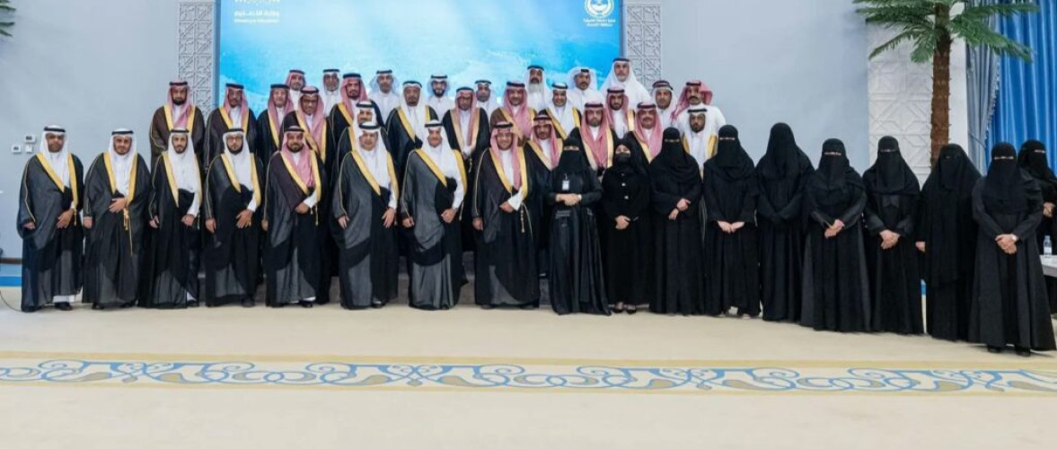 محافظ الأحساء يستقبل منسوبي تعليم المحافظة ويكرّم الداعمين للعملية التعليمية