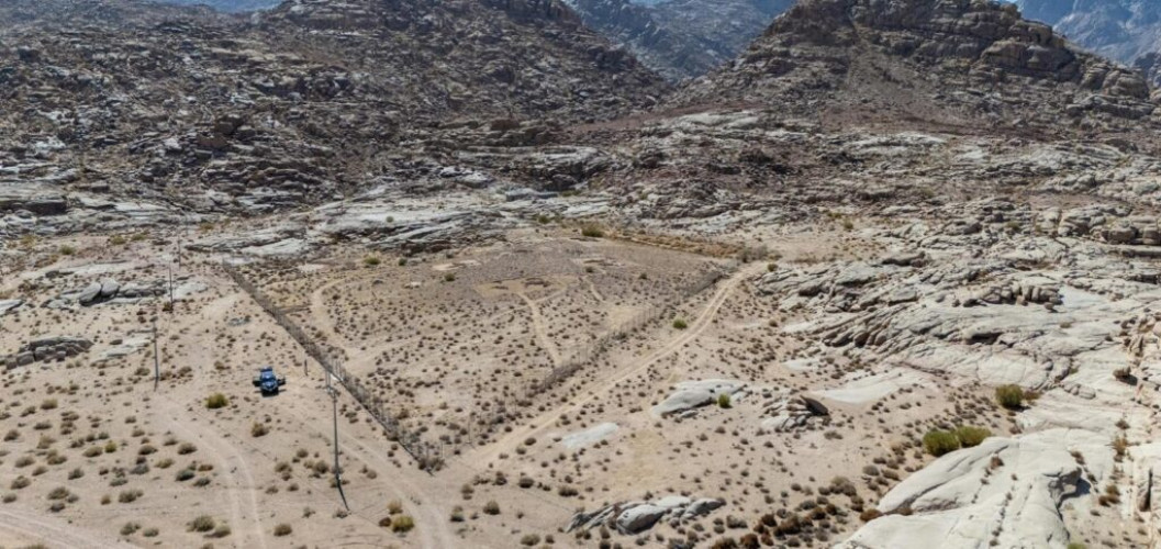 وزير الثقافة يعلن عن اكتشاف أقدم مستوطنة بشرية معمارية في الجزيرة العربية