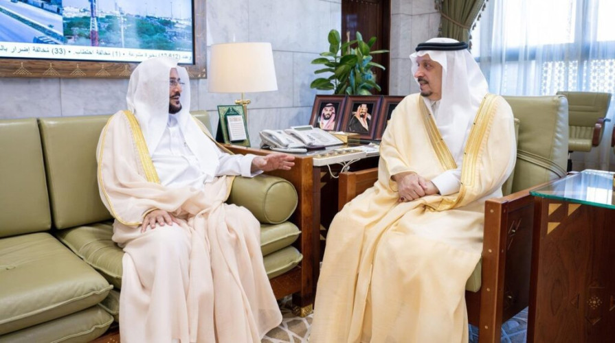أمير منطقة الرياض يستقبل وزير الشؤون الإسلامية
