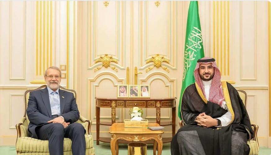 وزير الدفاع يبحث مع لاريجاني العلاقات السعودية الإيرانية والأوضاع الإقليمية