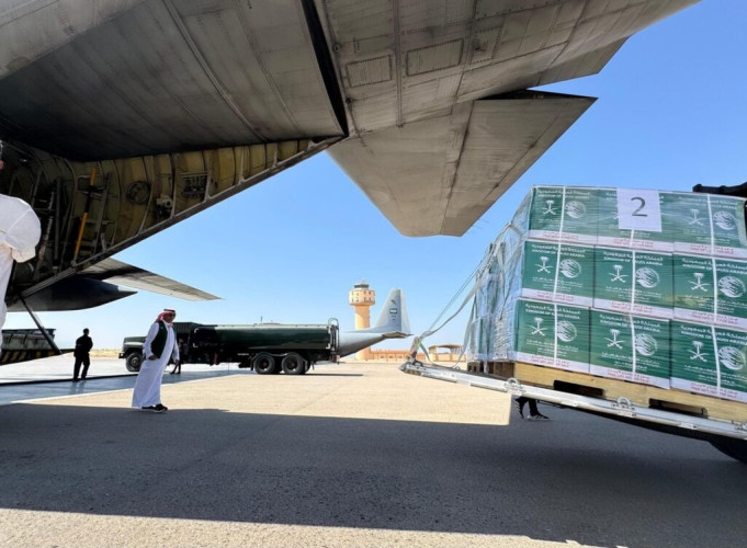 وصول الطائرة الإغاثية السعودية الـ(62) لإغاثة الشعب الفلسطيني في قطاع غزة التي يسيّرها مركز الملك سلمان للإغاثة