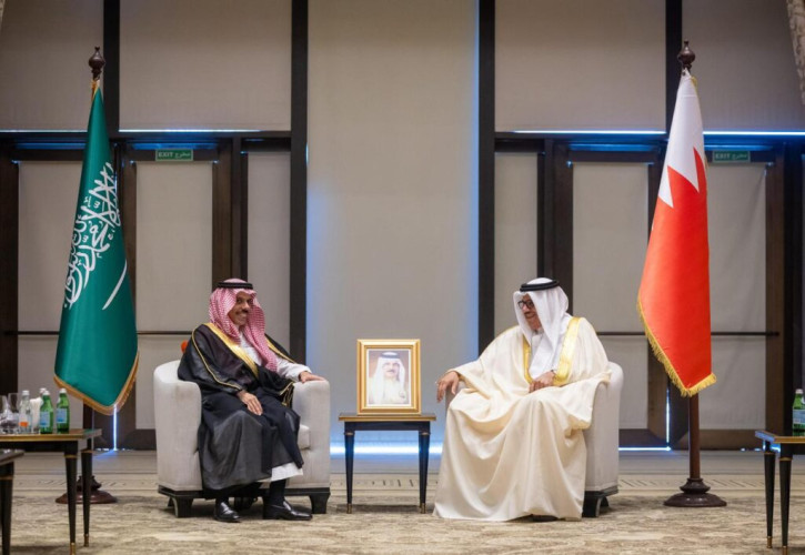 وزير الخارجية يلتقي وزير خارجية البحرين ويترأسان اجتماع اللجنة التنفيذية المنبثقة من مجلس التنسيق السعودي البحريني