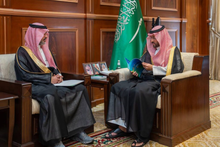 نائب أمير حائل يستقبل مدير عام فرع وزارة الصحة بالمنطقة