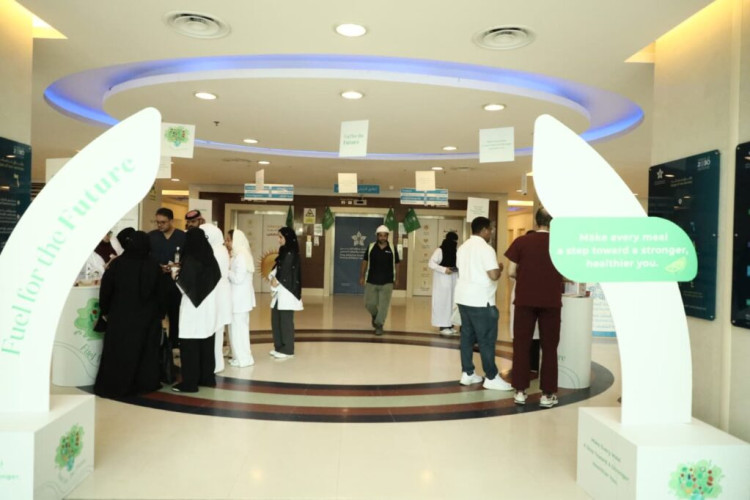 تزامنًا مع اليوم العالمي للأغذية.. مجمع الملك عبدالله الطبي بجدة ينظّم فعالية توعوية حول التغذية العلاجية