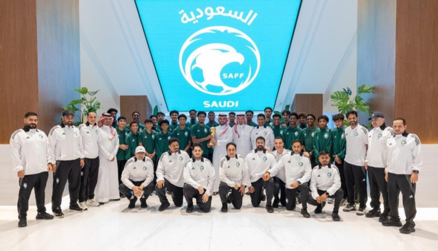 وزير الرياضة يستقبل لاعبي المنتخب السعودي تحت (19) عامًا وتحت (17) عامًا بمناسبة تحقيقهم لقبَي كأس الخليج العربي لكرة القدم