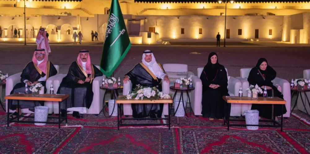 محافظ الأحساء يستقبل رئيس جمعية زهرة وعددًا من منسوبيها