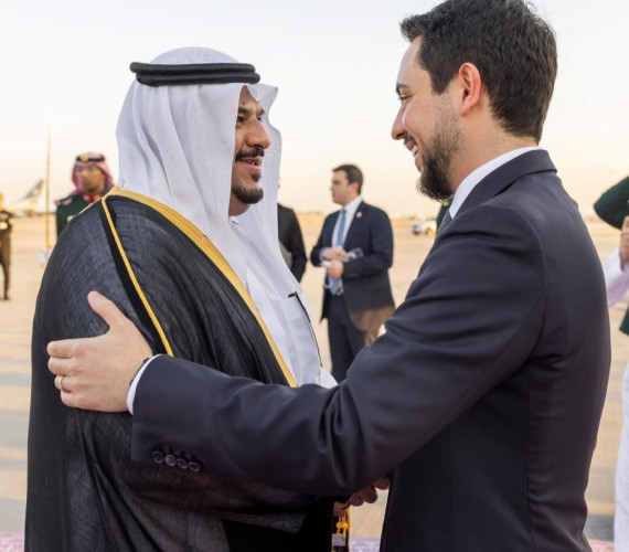 ولي عهد الأردن يصل إلى الرياض وفي مقدمة مستقبليه نائب أمير المنطقة