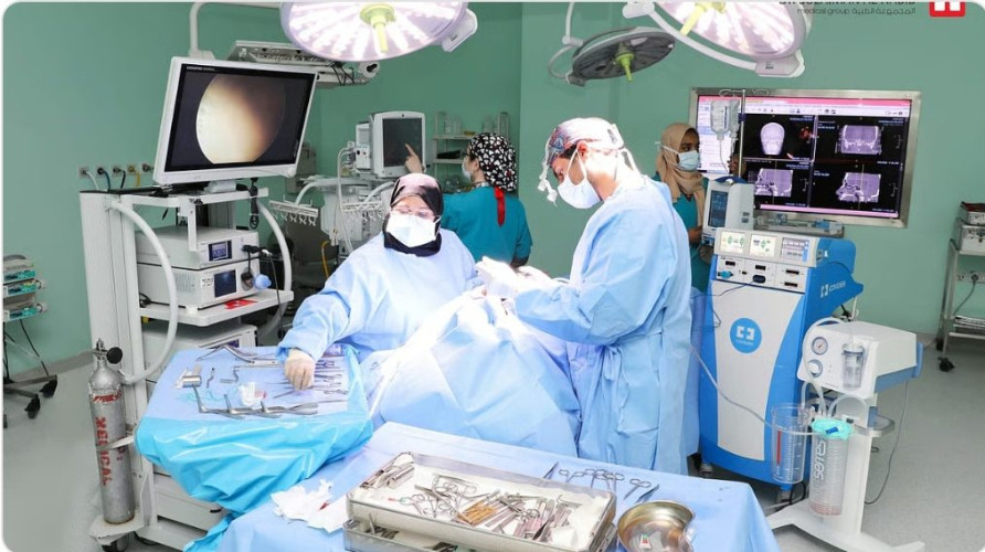 مستشفى الدكتور سليمان الحبيب بالقصيم يستأصل ورمًا نادرًا متمدّدًا من الجيوب الأنفية إلى قاع الجمجمة