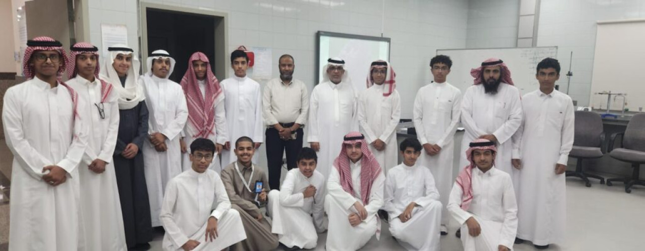 إقامة دورة تدريبية للطلاب الموهوبين في معمل الطاقة الشمسية بالمدينة المنورة