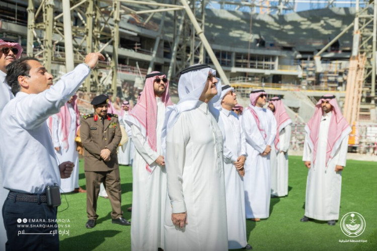 أمير المنطقة الشرقية يزور ملعب أرامكو ويطّلع على سير العمل في المشروع