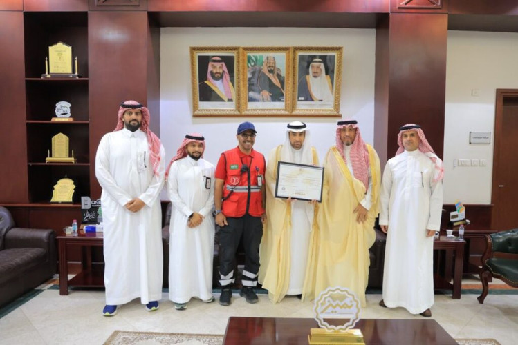 ضمن مشروع “معاذ”.. الهلال الأحمر بالقصيم يمنح محافظة البكيرية شهادة الامتثال الإسعافي