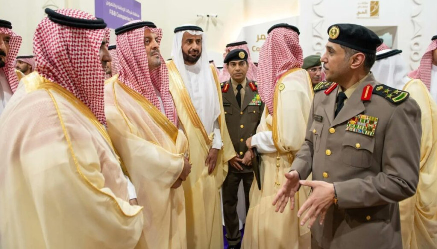 نائب أمير منطقة مكة المكرمة يزور جناح وزارة الداخلية في مؤتمر ومعرض الحج