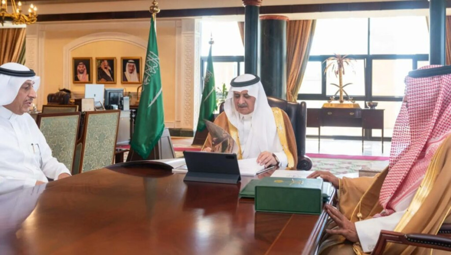أمير تبوك يطّلع على تقرير مؤشرات الأداء لمدارس الملك عبدالعزيز النموذجية بالمنطقة
