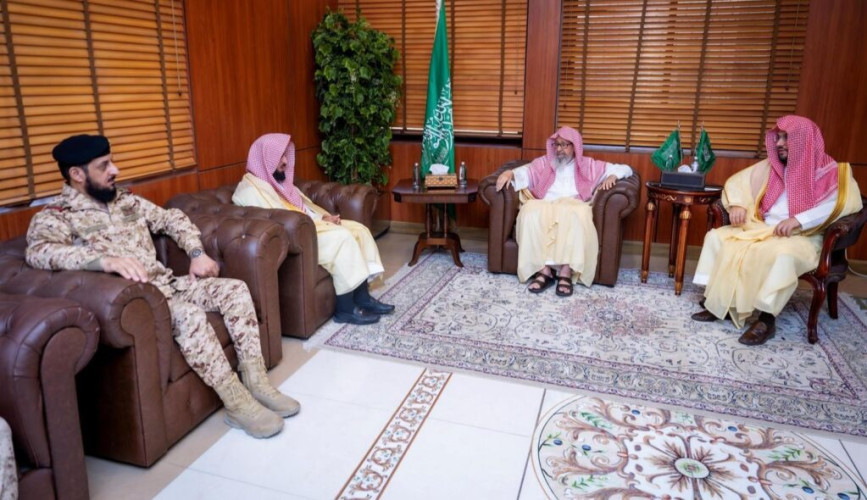 مفتي عام المملكة يستقبل رئيس جهاز الإرشاد والتوجيه بوزارة الحرس الوطني
