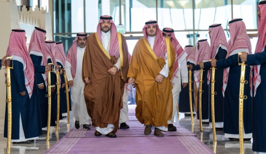 الأمير عبدالعزيز بن سعود يلتقي أمير منطقة الحدود الشمالية