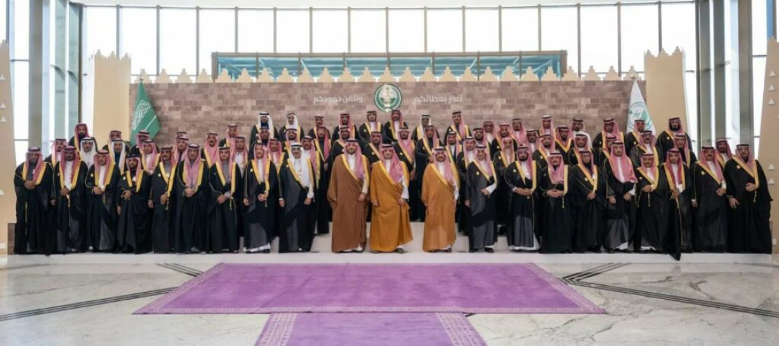 الأمير عبدالعزيز بن سعود يلتقي متقاعدي قطاعات وزارة الداخلية في منطقة الحدود الشمالية