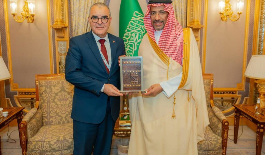 وزير الصناعة والثروة المعدنية يبحث تعزيز التكامل الصناعي مع الجمهورية التونسية