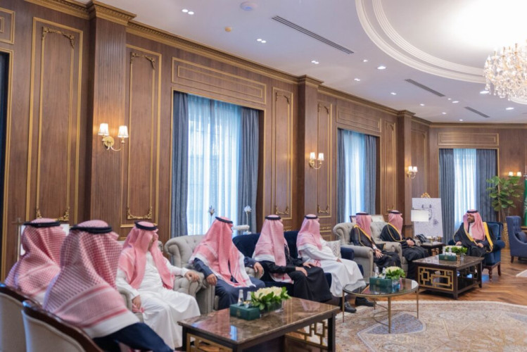 أمير الحدود الشمالية يستقبل وكيل وزارة الداخلية لشؤون المناطق