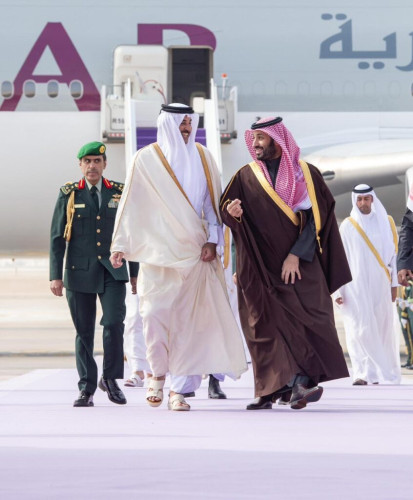 سمو أمير دولة قطر يصل إلى الرياض وفي مقدمة مستقبليه سمو ولي العهد