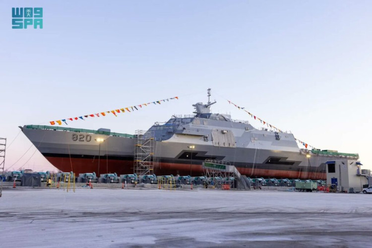 القوات البحرية تعوِّم في الولايات المتحدة الأمريكية أولى سفنها القتالية ضمن مشروع “طويق”