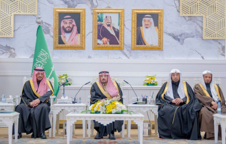 أمير منطقة القصيم يطّلع على برامج الكلية التطبيقية بجامعة القصيم