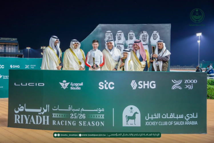 أمير المنطقة الشرقية يسلّم كأس الأمير نايف بن عبدالعزيز في ميدان الفروسية بالرياض