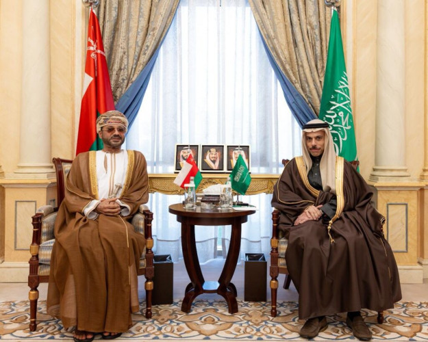 سمو وزير الخارجية يستقبل وزير خارجية سلطنة عُمان