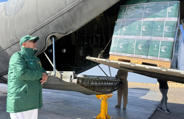 وصول الطائرة الإغاثية السعودية الـ 77 لإغاثة الشعب الفلسطيني في قطاع غزة