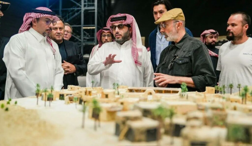 رئيس هيئة الترفيه يزور أستديوهات الحصن والقدية لمتابعة تحضيرات فيلم خالد بن الوليد