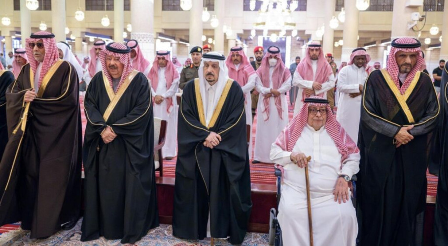 أمير منطقة الرياض يؤدي صلاة الميت على صاحب السمو الأمير عبدالله بن فهد بن عبدالله بن عبدالعزيز بن مساعد بن جلوي