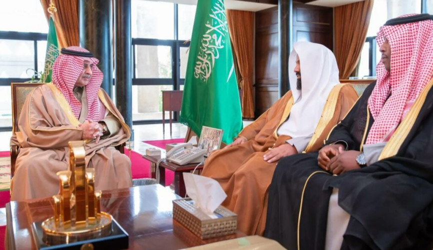 أمير تبوك يستقبل رئيس المحكمة الإدارية بالمنطقة