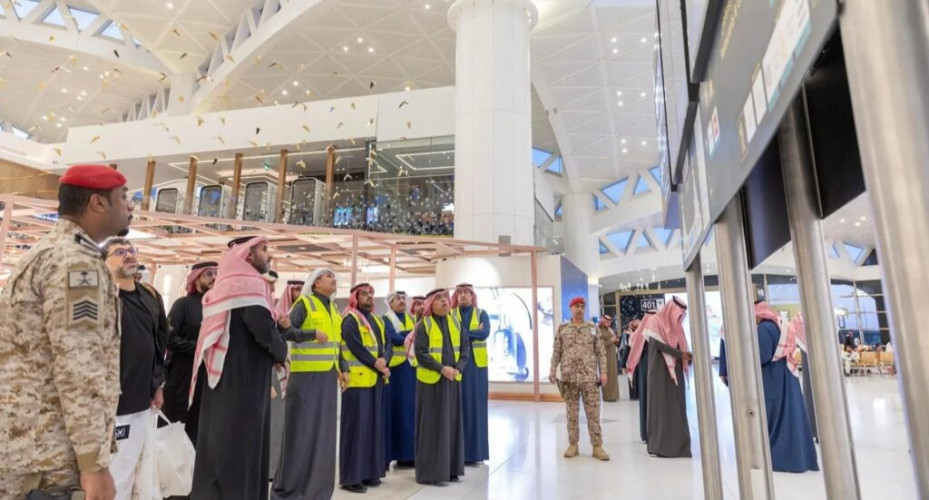 وزير النقل والخدمات اللوجستية يقف على حركة السفر وسير العمليات التشغيلية في مطار الملك خالد الدولي بالرياض