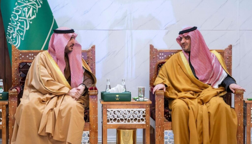 الأمير عبدالعزيز بن سعود يلتقي أمير منطقة الجوف ويطّلع على مبادرات المنطقة التنموية