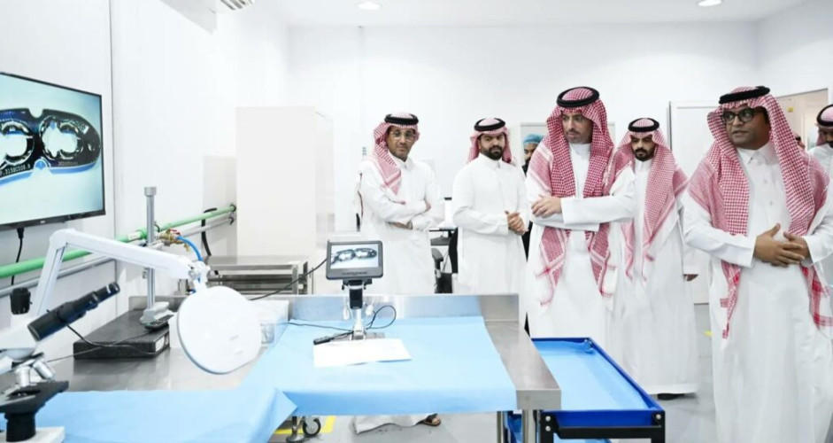 محافظ جدة يزور واحة مدن ويطّلع على مشاريعها الصناعية