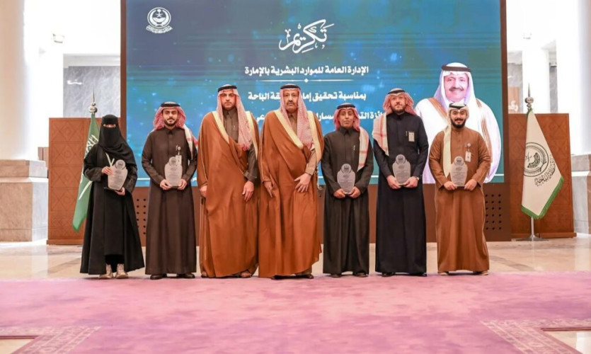 أمير منطقة الباحة يكرّم وحدة العمل التطوعي بإدارة الموارد البشرية بالإمارة