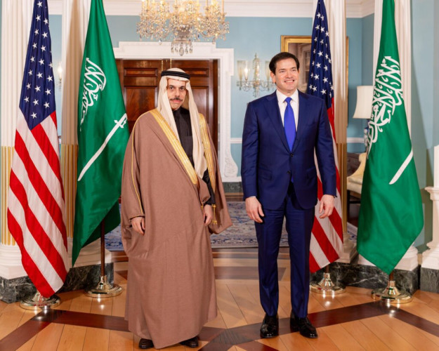 وزير الخارجية يلتقي وزير الخارجية الأمريكي