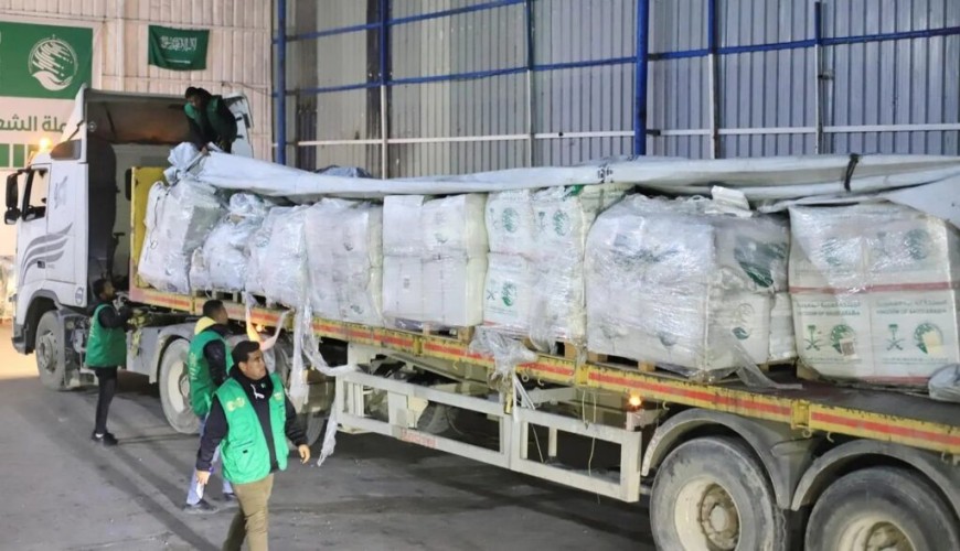 وصول قافلة مساعدات إنسانية جديدة مقدمة من مركز الملك سلمان للإغاثة إلى قطاع غزة