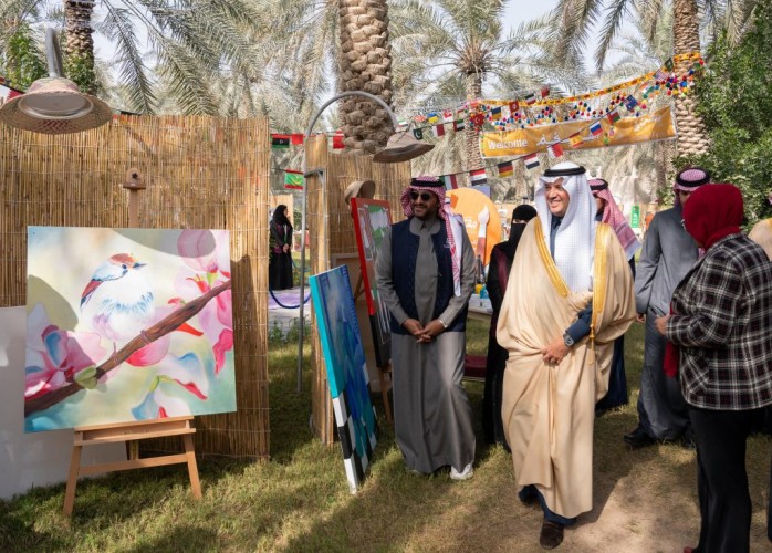 محافظ الأحساء يزور ملتقى “مفن” الفني الدولي