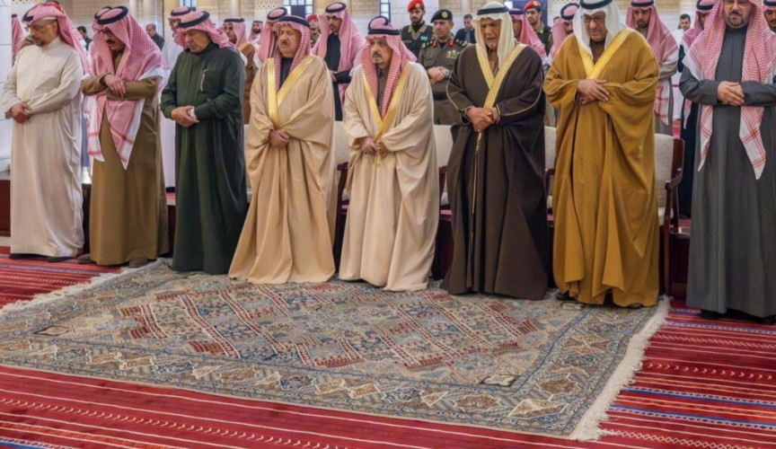 أمير منطقة الرياض يؤدي صلاة الميت على سمو الأميرة هند بن سعود بن عبدالعزيز
