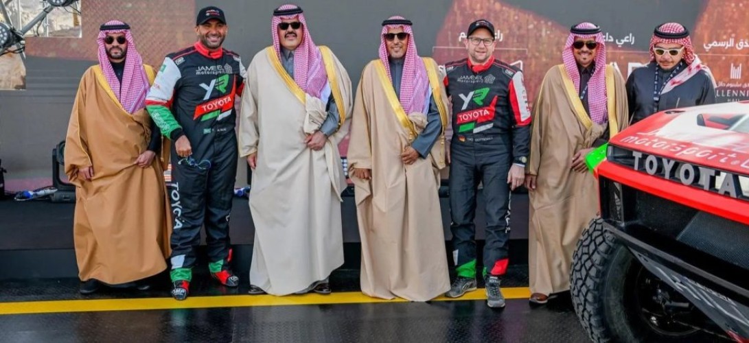أمير منطقة حائل يُطلق شارة بدء انطلاق رالي حائل تويوتا الدولي 2026