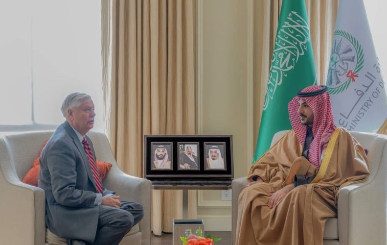 سمو وزير الدفاع يلتقي عضو مجلس الشيوخ الأمريكي السيناتور ليندسي غراهام