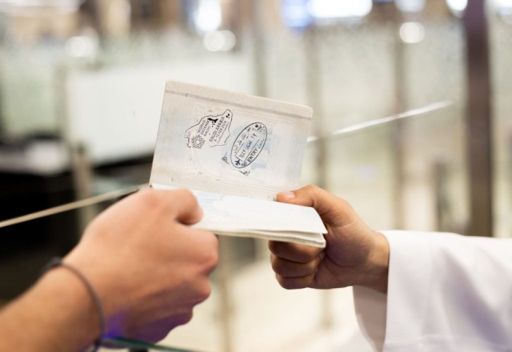 وزارة الداخلية تطلق ختم “معرض الدفاع العالمي 2026”