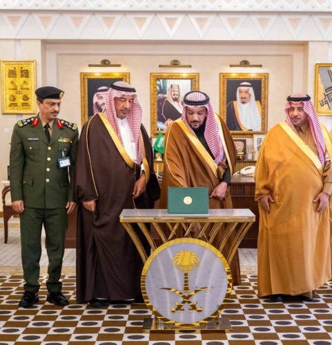 أمير القصيم يدشّن حملة “الصندوق الأبيض” ويطّلع على جهود لجنة “تراحم” بالمنطقة